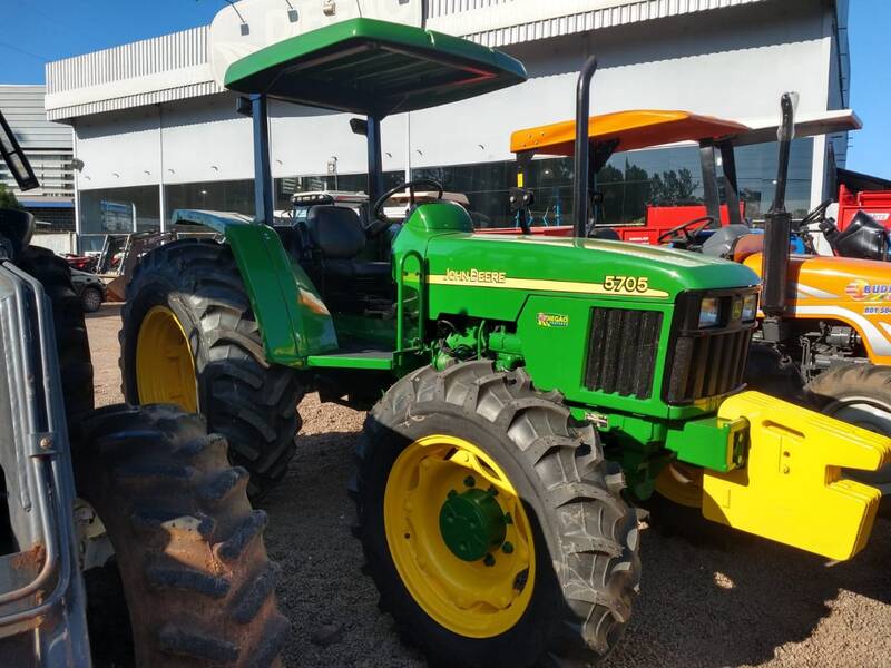 TRATOR JOHN DEERE 5705 - 4X4 - ANO 2007 - VENDIDO